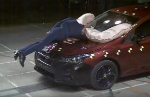 Новая Subaru Impreza при аварии защитит пешехода